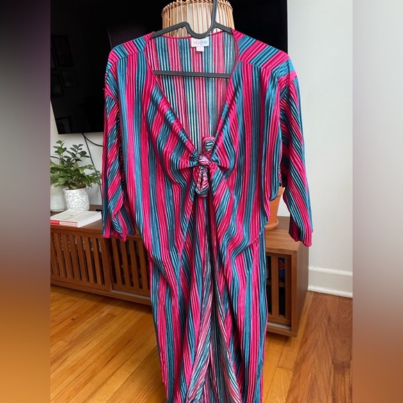 LuLaRoe Striped kimono in Pink and Blue - Picture 2 of 6